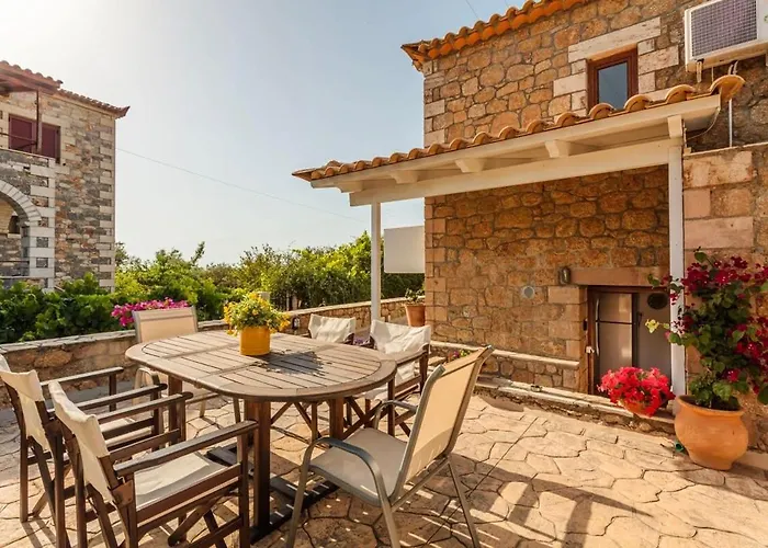 Vakantiehuis Mani's Aura Seaside-enchanting Stone Gem *