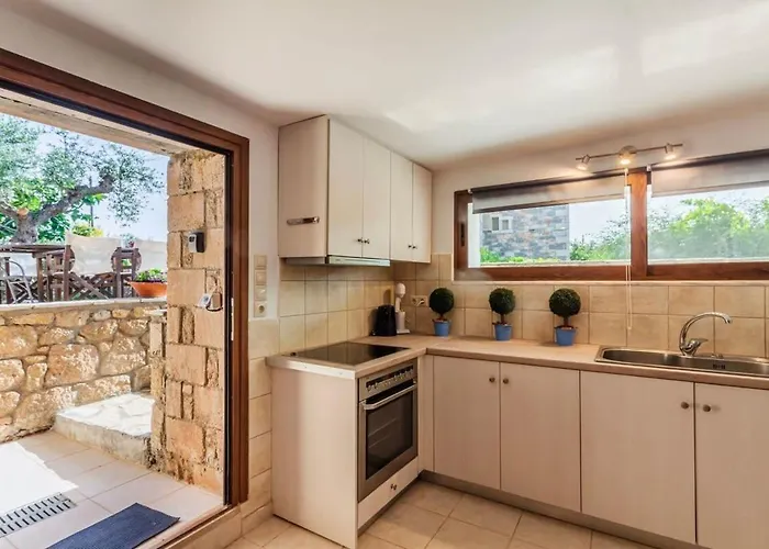 Mani's Aura Seaside-enchanting Stone Gem *