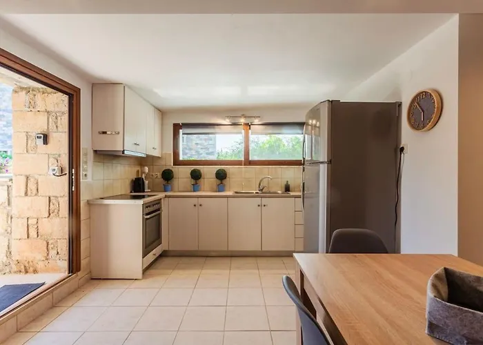 Vakantiehuis Mani's Aura Seaside-enchanting Stone Gem *