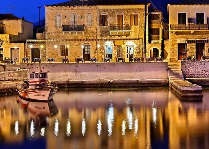 Vakantiehuis Mani's Aura Seaside-enchanting Stone Gem Kotronion (West Mani)